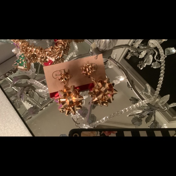 Beautiful Christmas jewelry set so pretty! - Picture 2 of 4